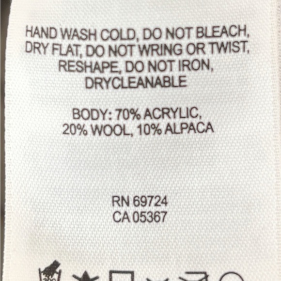 Cozy Olive Green Turtleneck Sweater with a Wool and Alpaca Blend - Picture 3 of 8